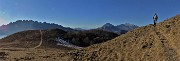 22 Sul sentiero di salita allo Zuc de Valmana con bella vista verso Costa del Palio, Resegone, Grigne